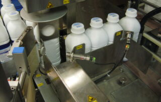 Milchflaschen Etikettierer → RHS Innovation GmbH