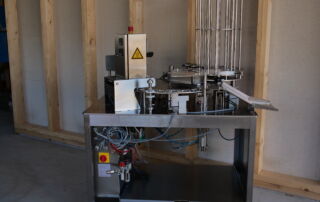 RHYNER Becherabfüllmodul mit fahrbarem Gestell → RHS Innovation GmbH RHYNER Becherabfüllmodul mit fahrbarem Gestell