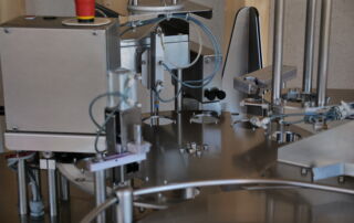 RHYNER Becherabfüllmodul D73 Detailaufnahme → RHS Innovation GmbH